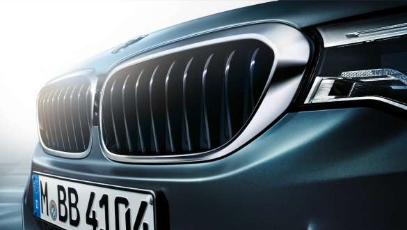 Active air stream kidney grille BMW 5 Series Sedan 540i Sedan G30 Bluestone metallic close-up front