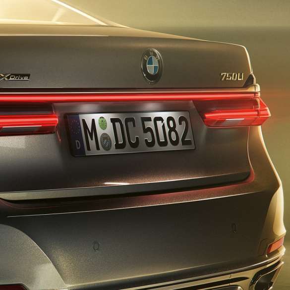  BMW Serie 7 Sedan - Precio en Nepal, Especificaciones