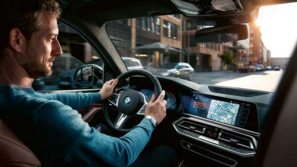 BMW X5 G05 2018 interior driver using Connected Navigation